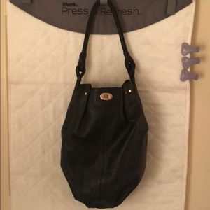 New Lodi’s black leather hobo
